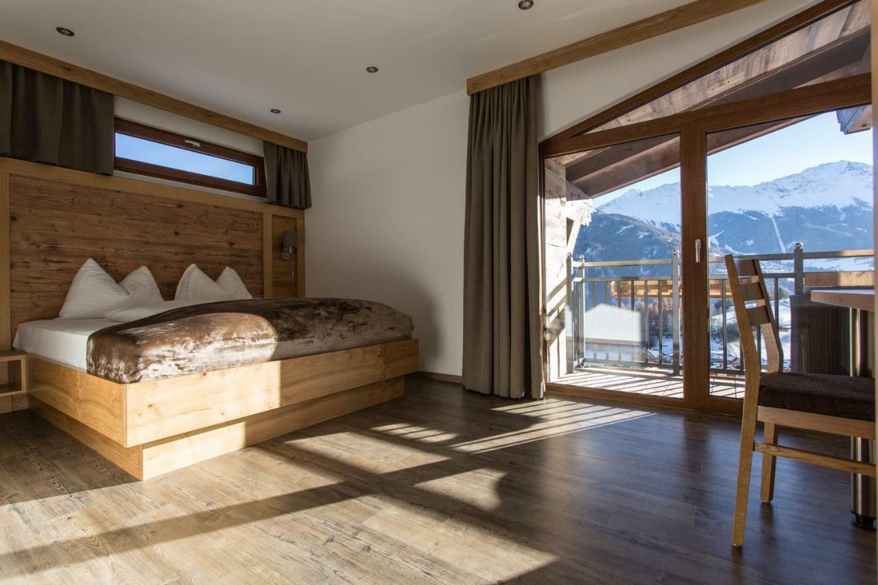 Naturlodge Ladis Ehemals Alpenlodge Alexander Inklusive Sommer Bergbahnticket Exterior photo